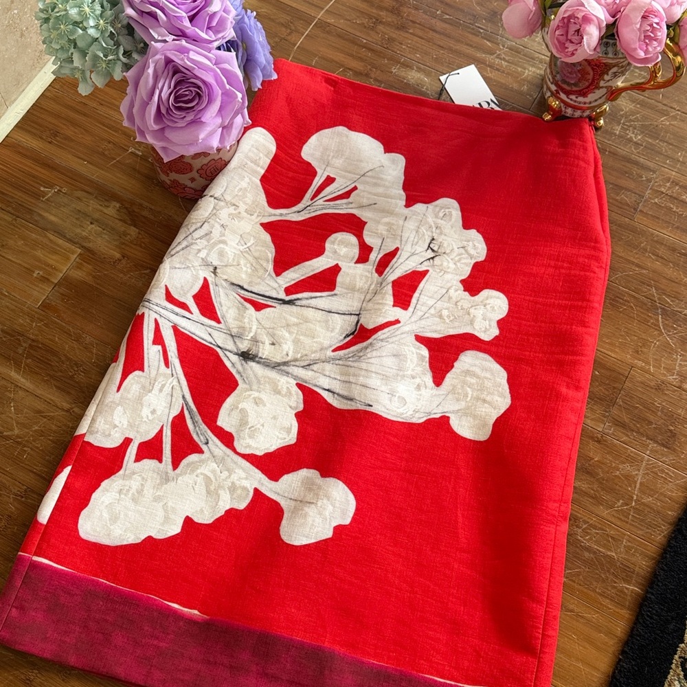 Zara Red Skirt with White Floral Print - Picture 5 of 6